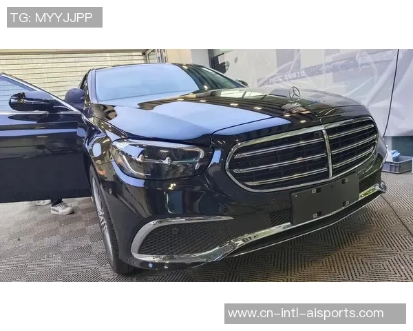 来自全国各地的近千名选手在武汉空港新城奔驰